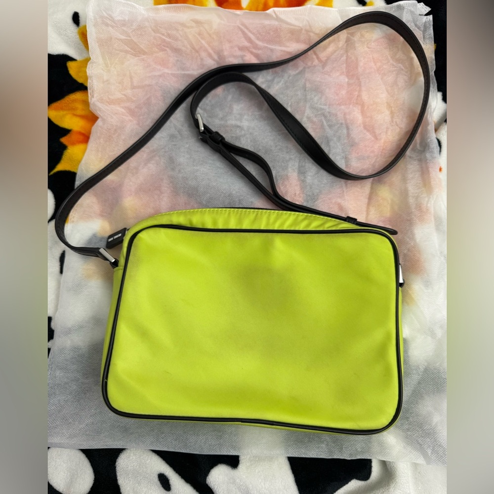 Michael Kors Neon Green crossbody bag - Picture 2 of 8